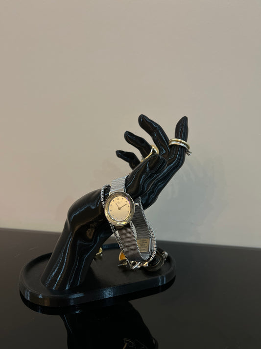 Modern El Tasarım Takı Standı - Şık ve Fonksiyonel Düzenleyici Saat