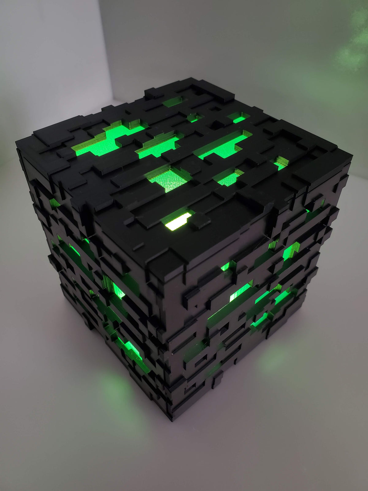 Minecraft Temalı Abajur – Çocuk Odası ve Oyun Köşesi