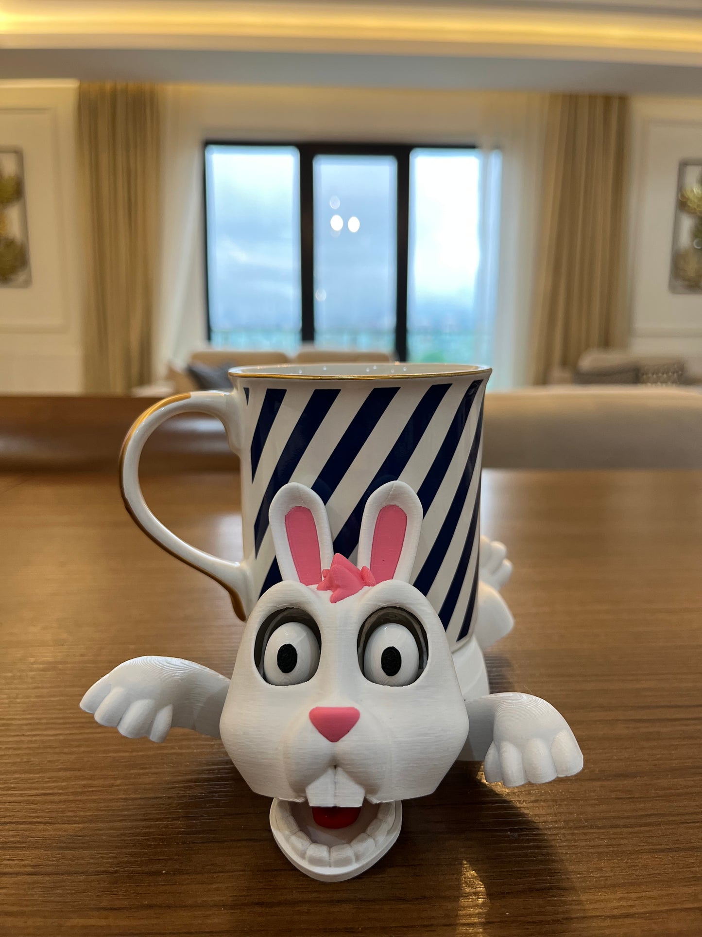 Sevimli Tavşan Figürüyle Renkli Bardak Tutucu - Eğlenceli ve Şık