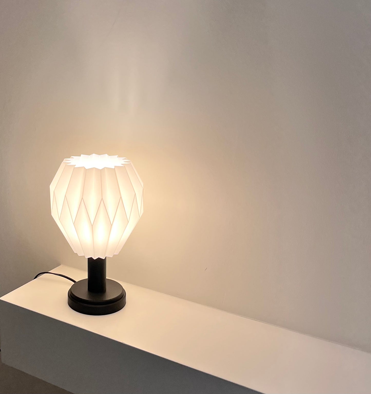 Origami Tasarım Masa Lambası - Modern Geometrik LED — Detay Görünüm | ESL Dekor